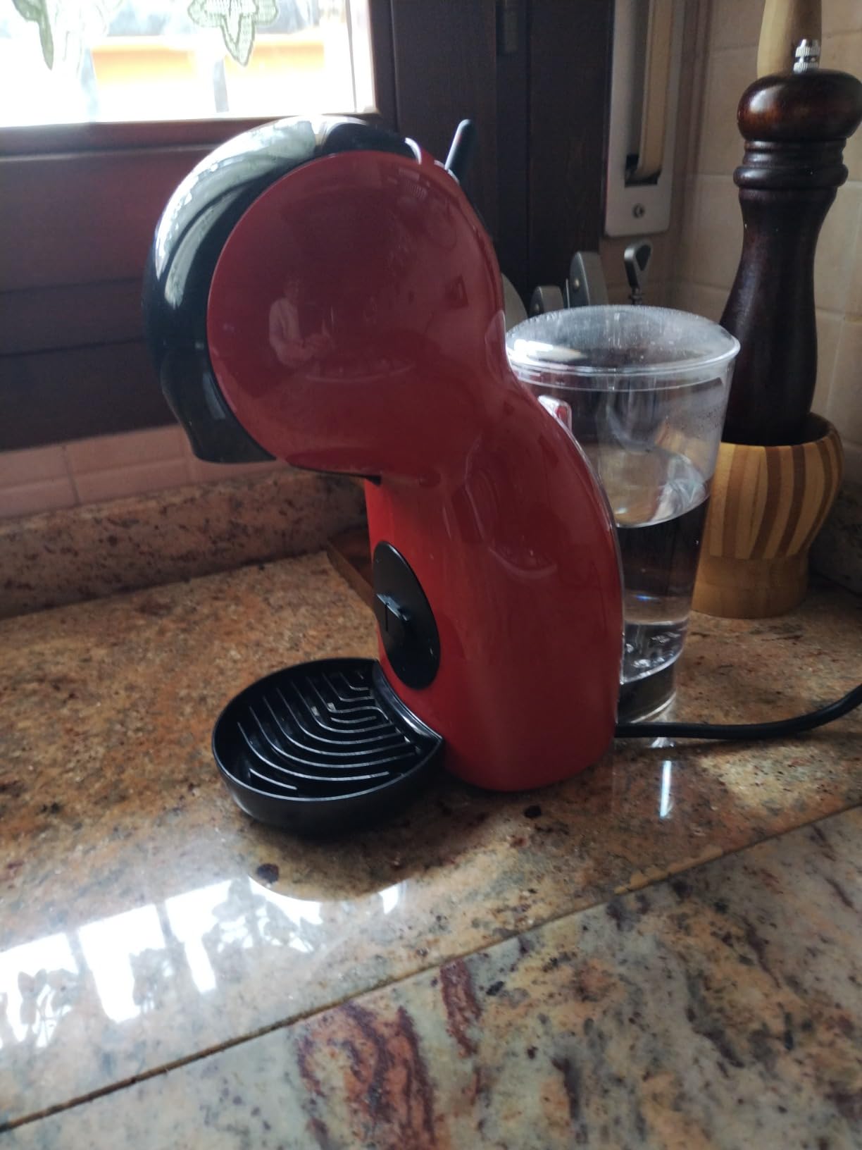 NESCAFÉ Dolce Gusto Piccolo XS KP1A3510 macchina a capsule rossa 15 bar