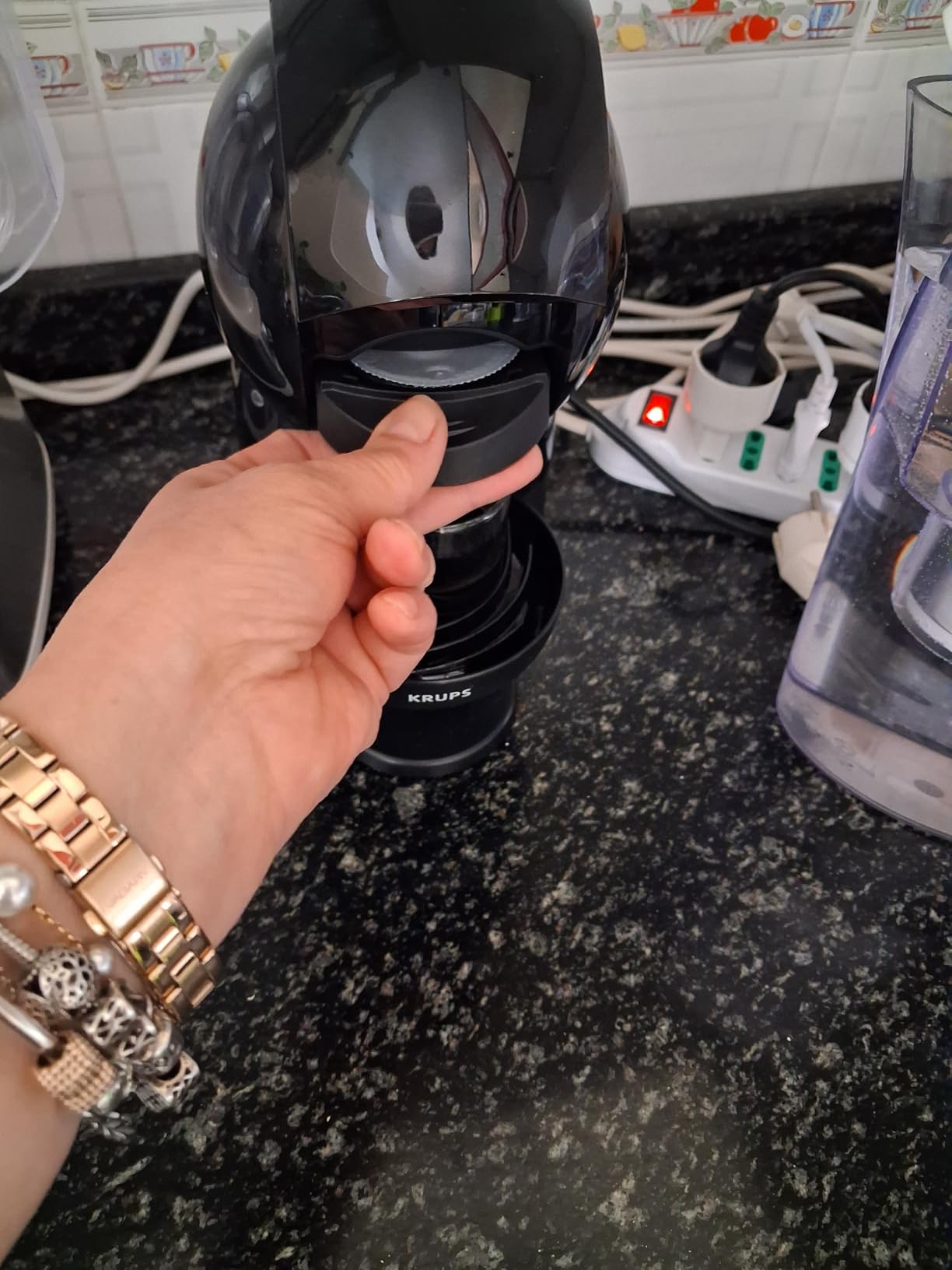 NESCAFÉ Dolce Gusto Krups Piccolo XS macchina caffè capsule grigio e nero