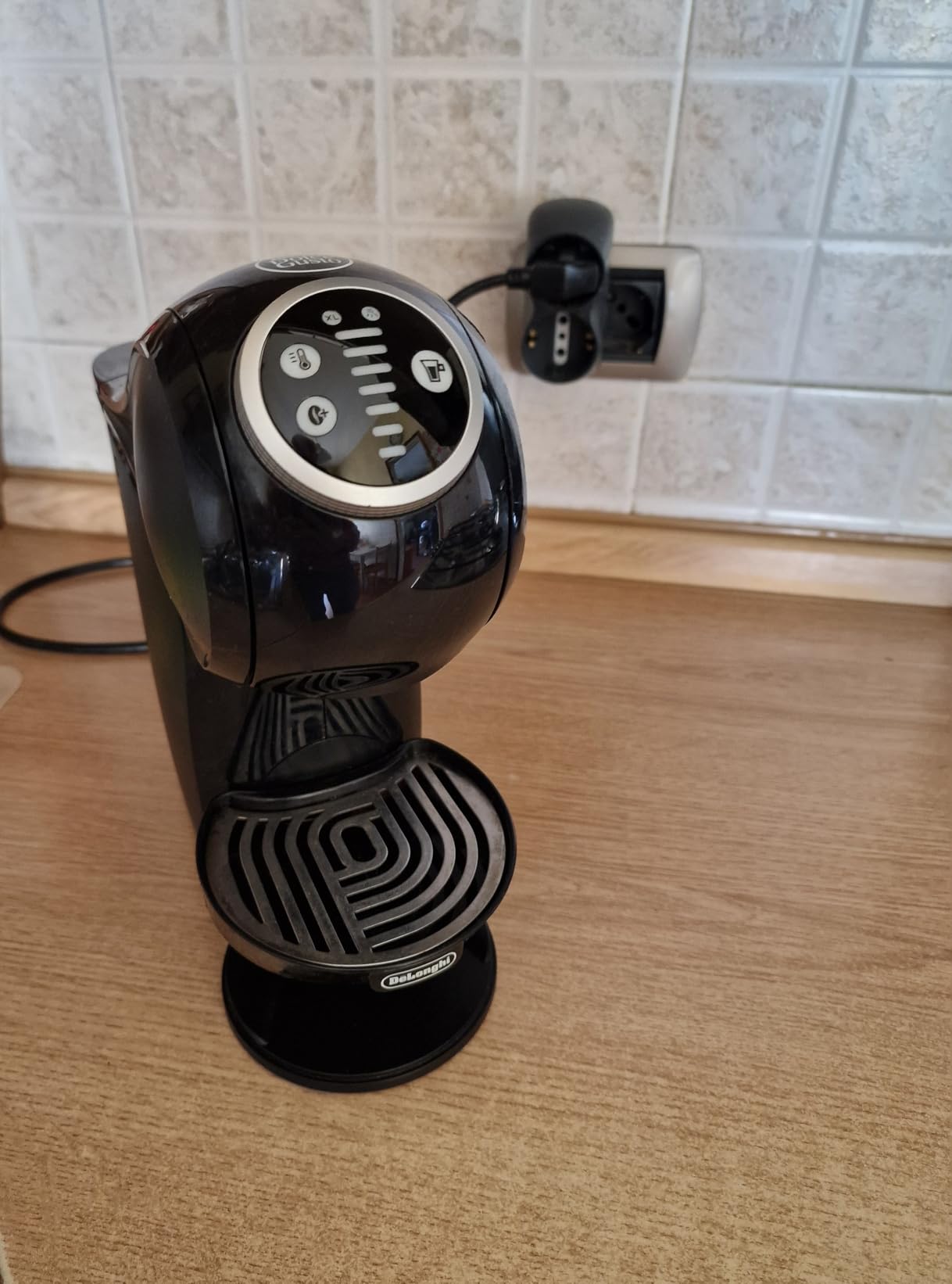 NESCAFÉ Dolce Gusto De'Longhi Genio S Plus macchina capsule nera 0,8 l automatica