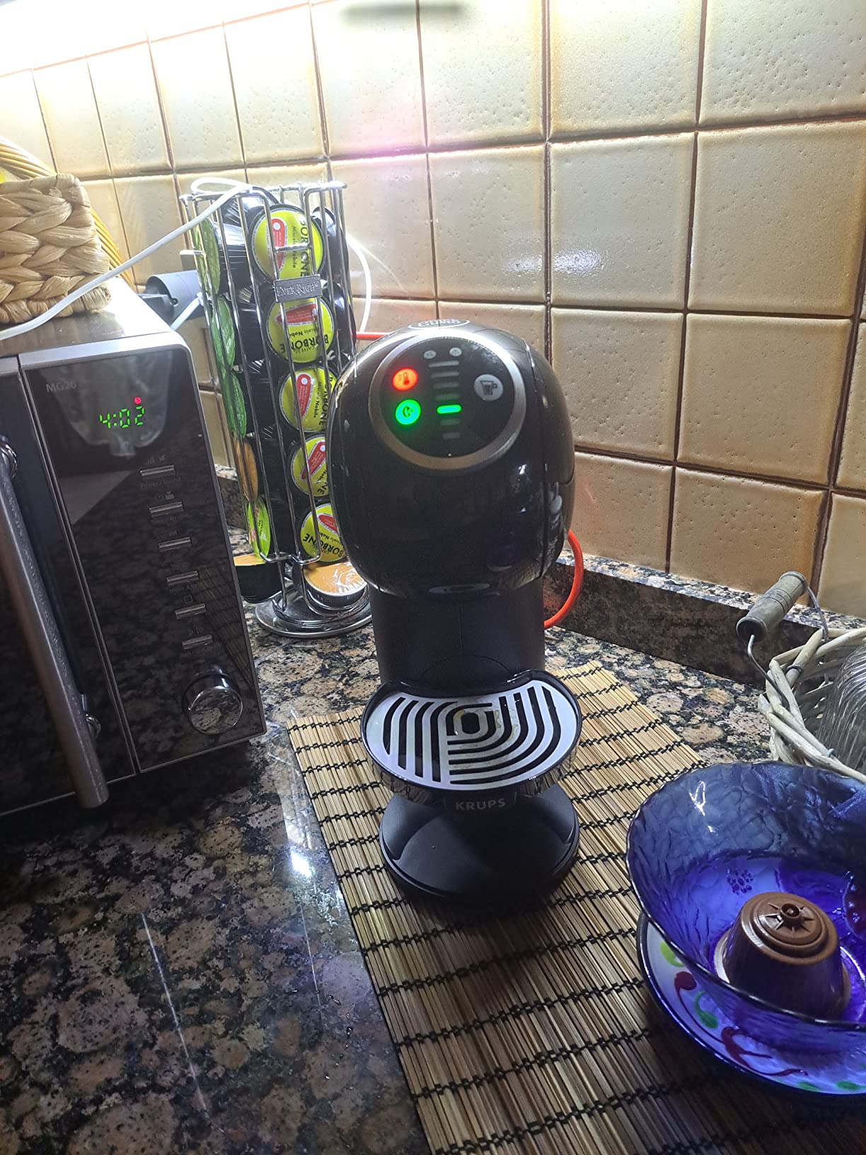 NESCAFÉ Dolce Gusto Genio S Plus macchina da caffè nera