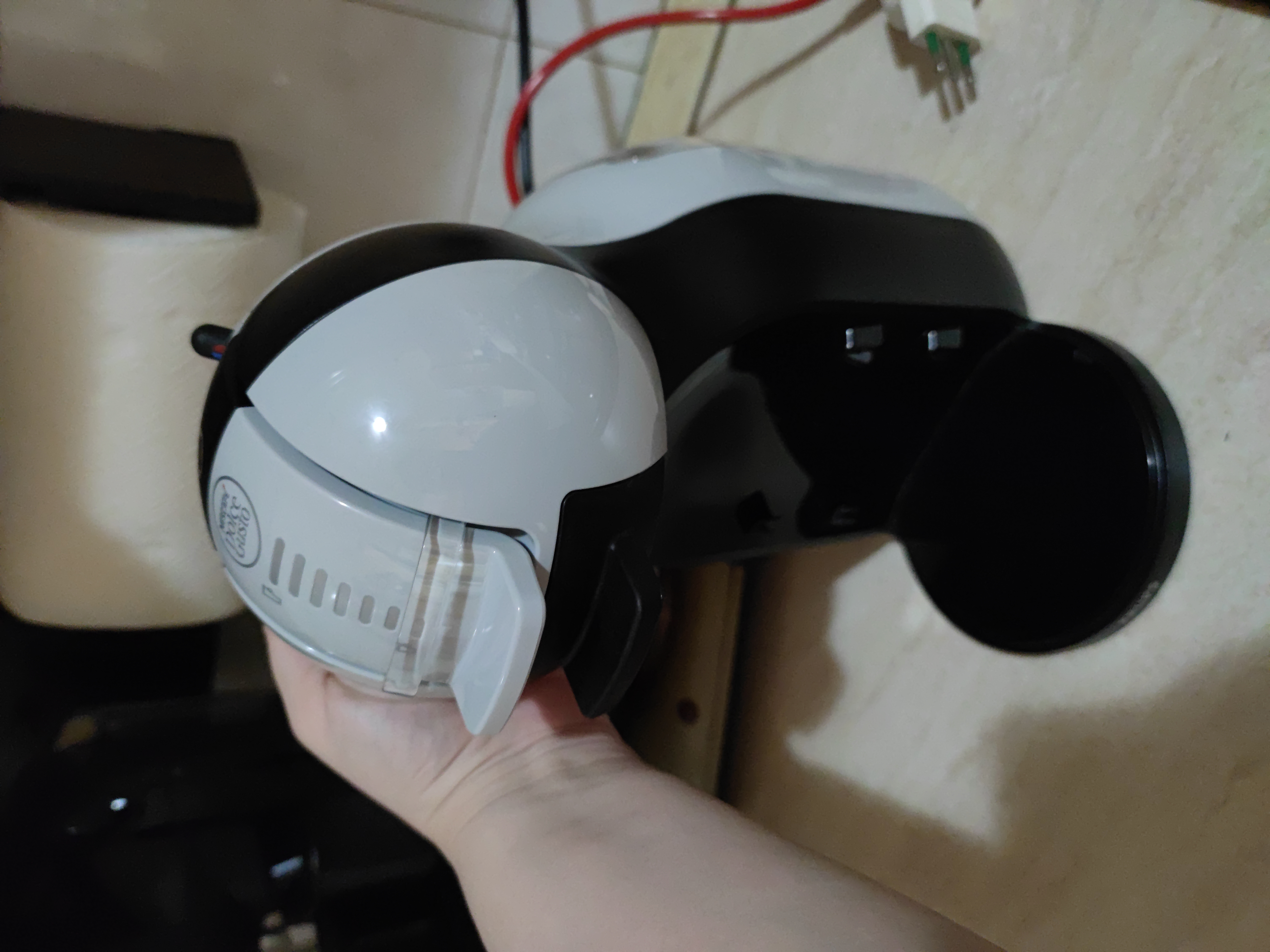 NESCAFÉ Dolce Gusto Mini Me macchina da caffè automatica grigio e nero