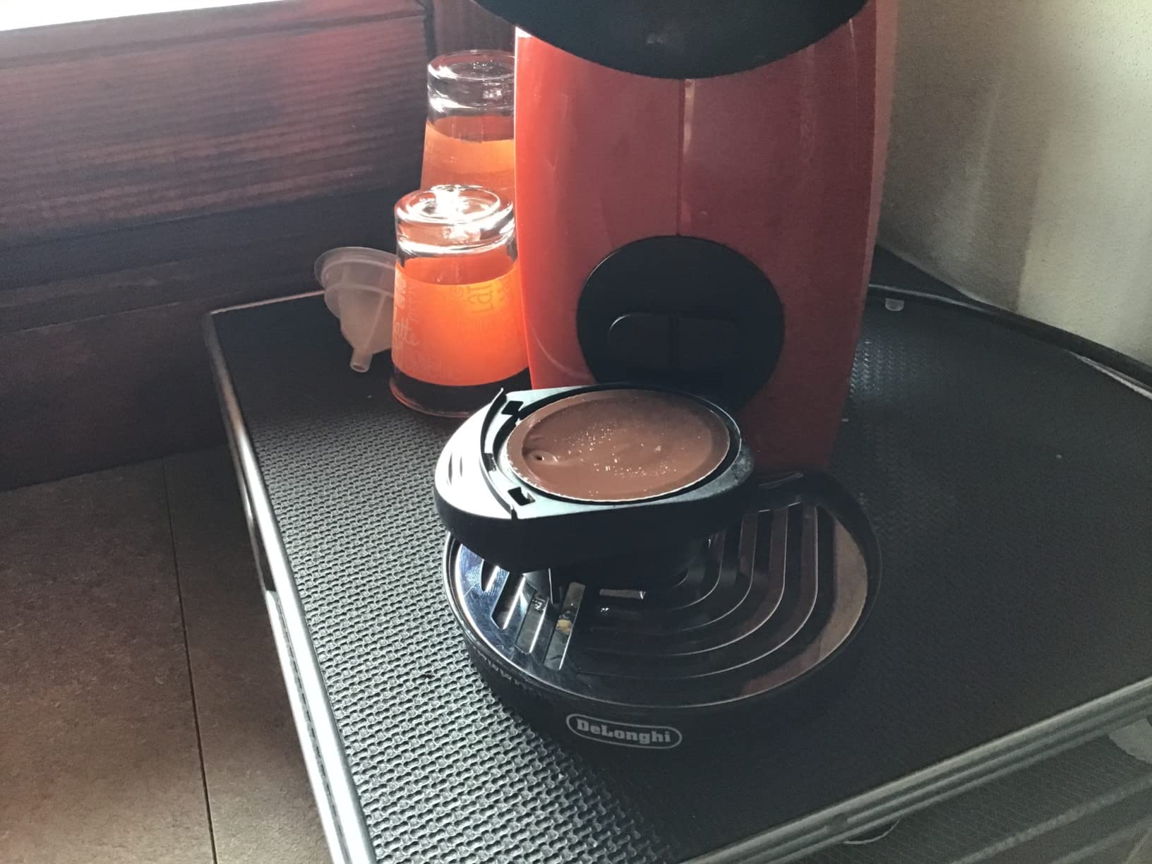 NESCAFÉ Dolce Gusto De'Longhi Genio S Plus macchina capsule nera 0,8 l automatica