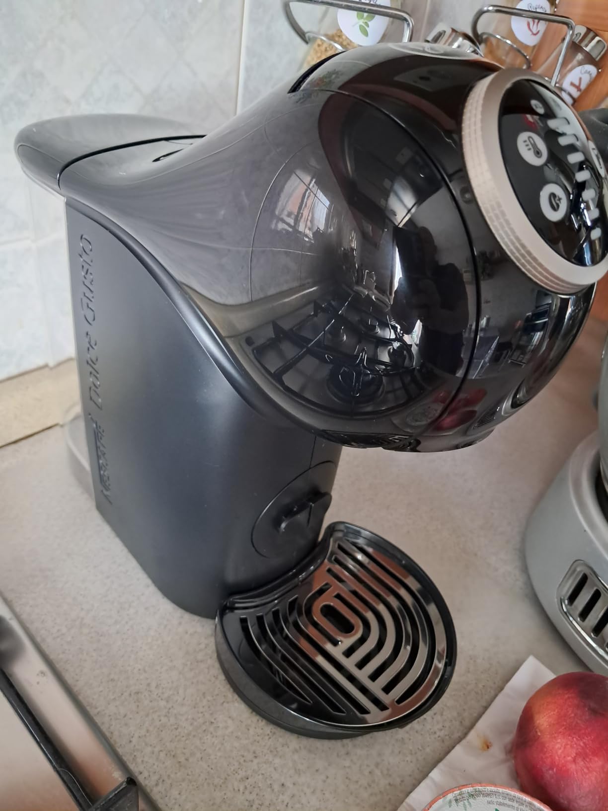 NESCAFÉ Dolce Gusto Genio S Plus macchina da caffè nera