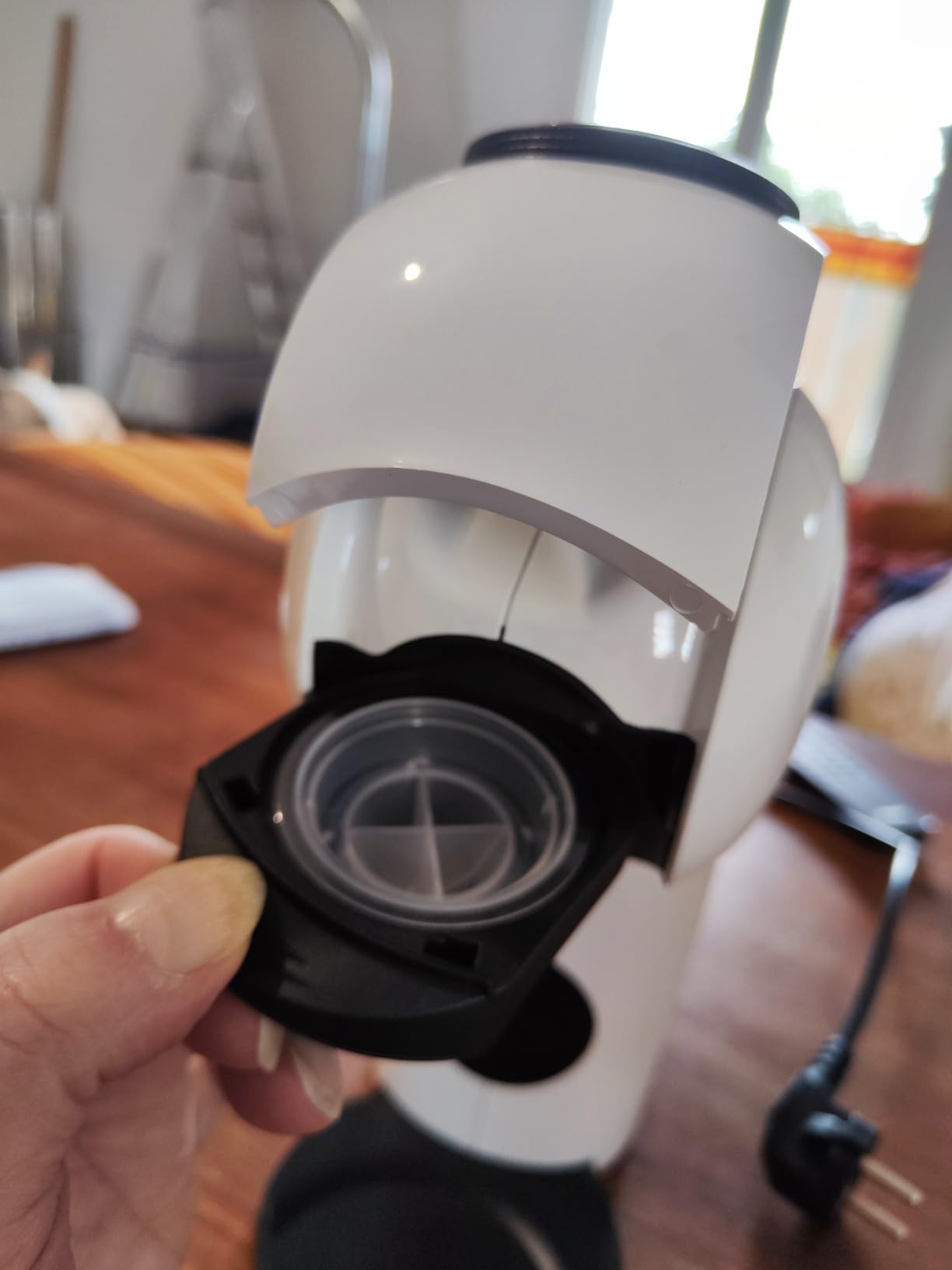 NESCAFÉ Dolce Gusto Krups Genio S macchina caffè bianca 0,8 l Hot&Cold