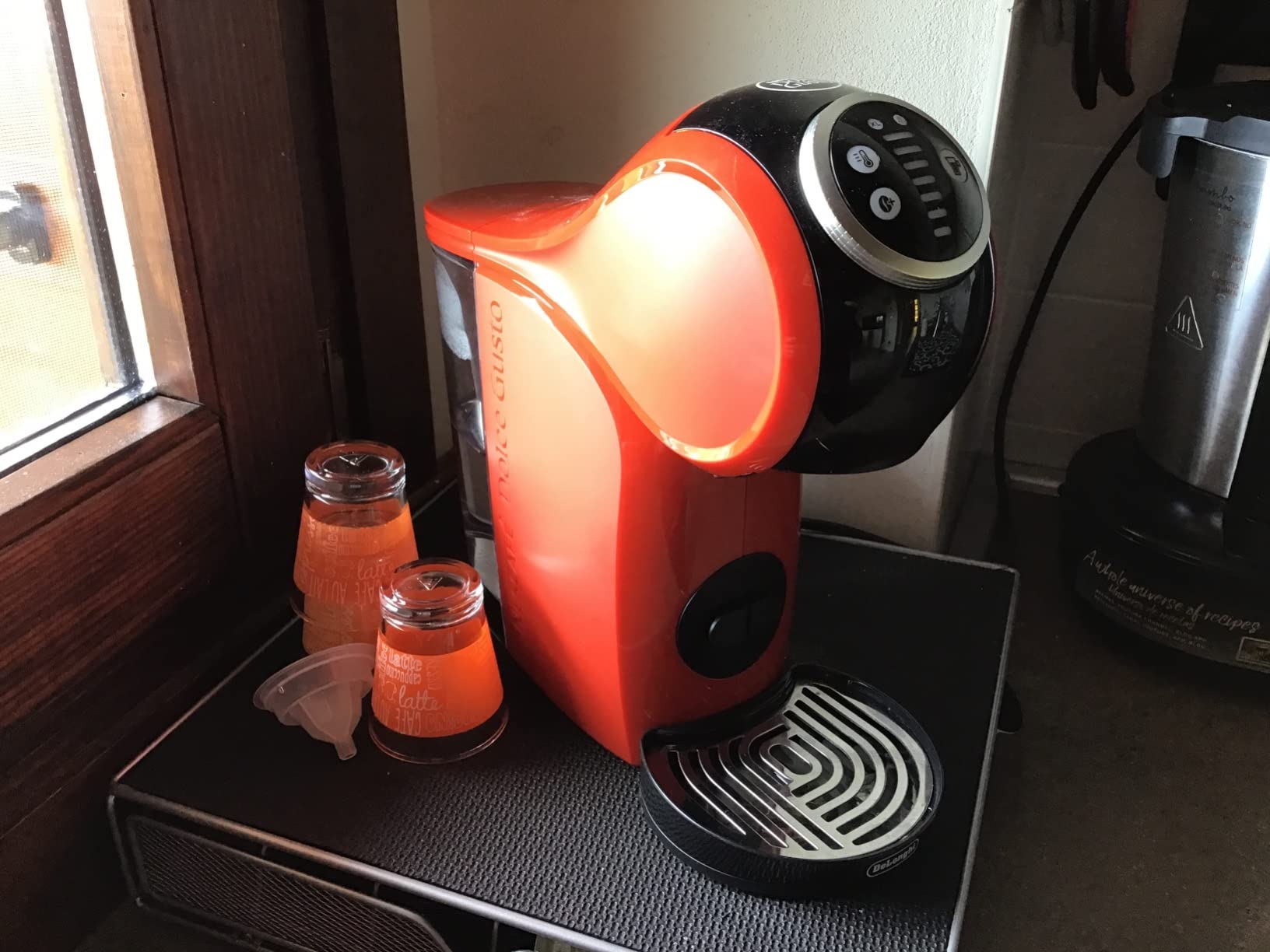 NESCAFÉ Dolce Gusto De'Longhi Genio S Plus macchina capsule nera 0,8 l automatica
