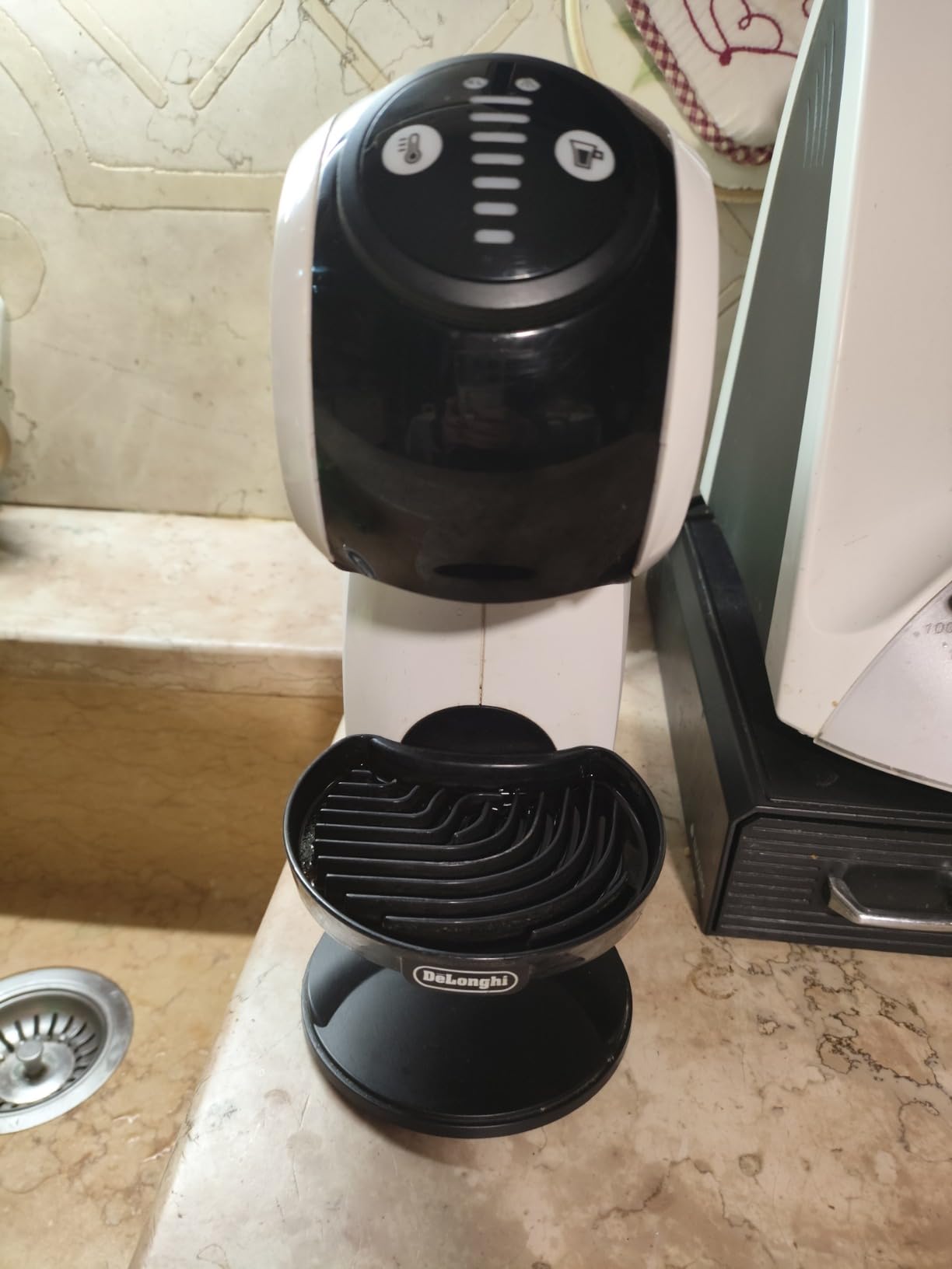 NESCAFÉ Dolce Gusto Genio S macchina da caffè bianca