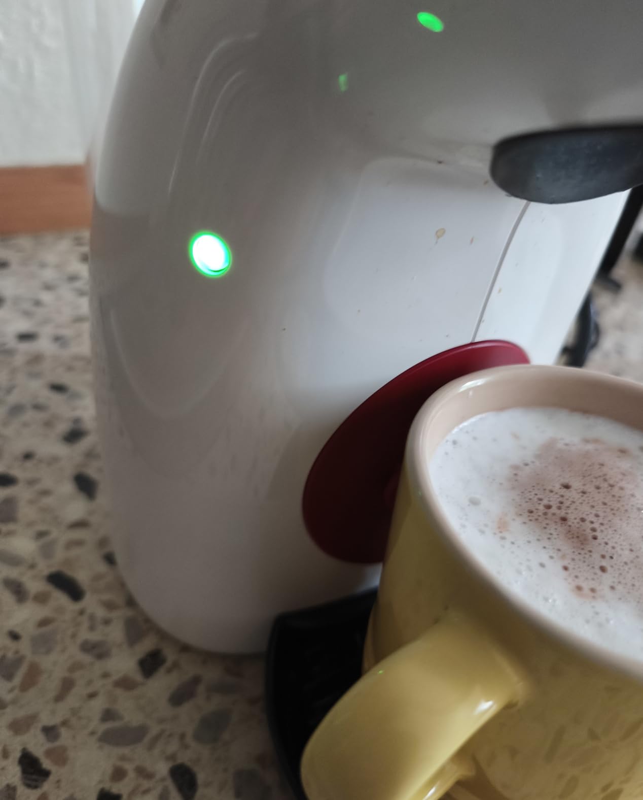 NESCAFÉ Dolce Gusto Piccolo XS macchina manuale bianca