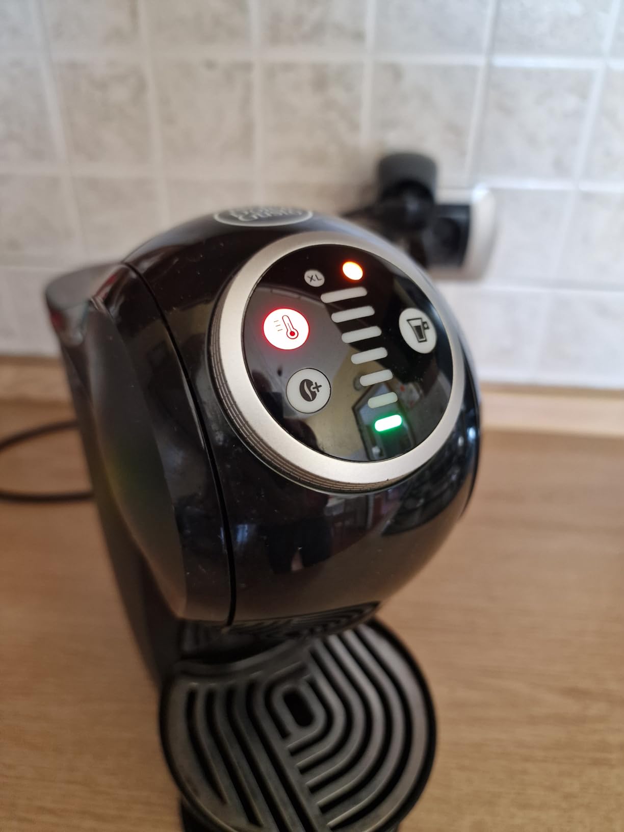 NESCAFÉ Dolce Gusto De'Longhi Genio S Plus macchina capsule nera 0,8 l automatica